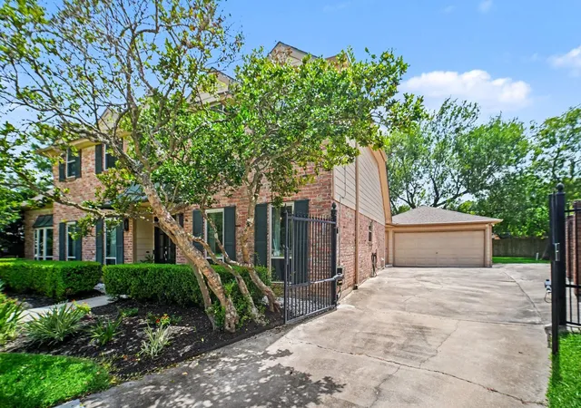 3rd image of 11119 Holly Springs Dr, Houston, TX 77042 | MLS# 22439877