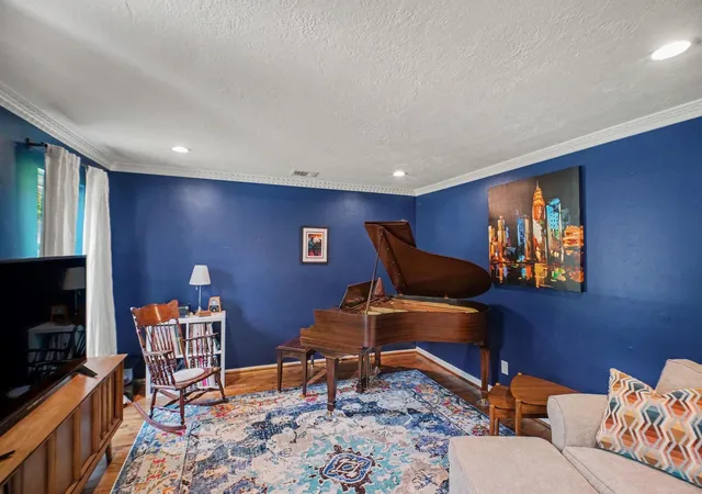 4th image of 11119 Holly Springs Dr, Houston, TX 77042 | MLS# 22439877