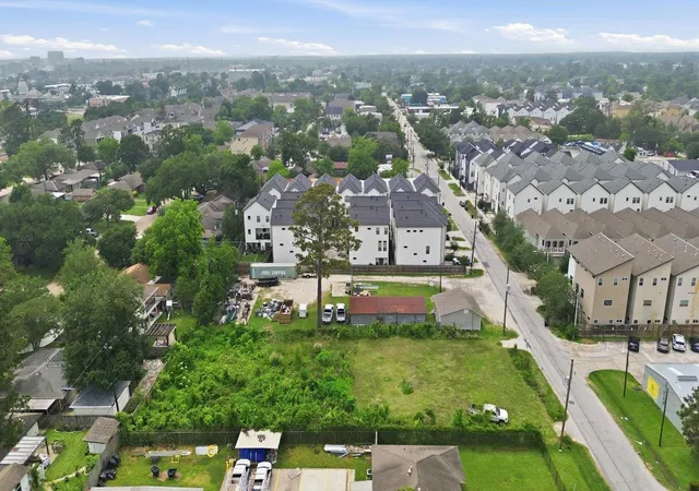 Photo 3 of Land for sale at 861 Wakefield Dr, Houston, TX 77018 | MLS# 37388771 | Listing updated on 2026-07-05