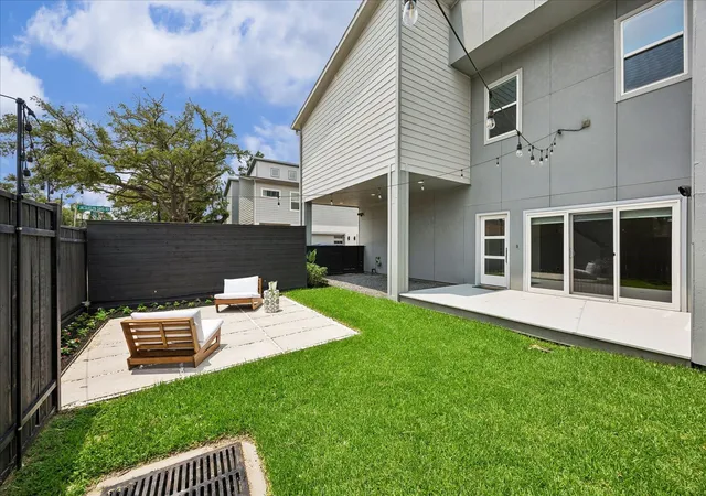 Photo 2 of Townhouse for sale at 7702 Jacquelyn Oaks Rd, Houston, TX 77055 | MLS# 14947457 | Listing updated on 2026-09-20