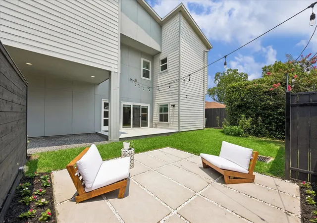 Photo 4 of Townhouse for sale at 7702 Jacquelyn Oaks Rd, Houston, TX 77055 | MLS# 14947457 | Listing updated on 2026-09-20
