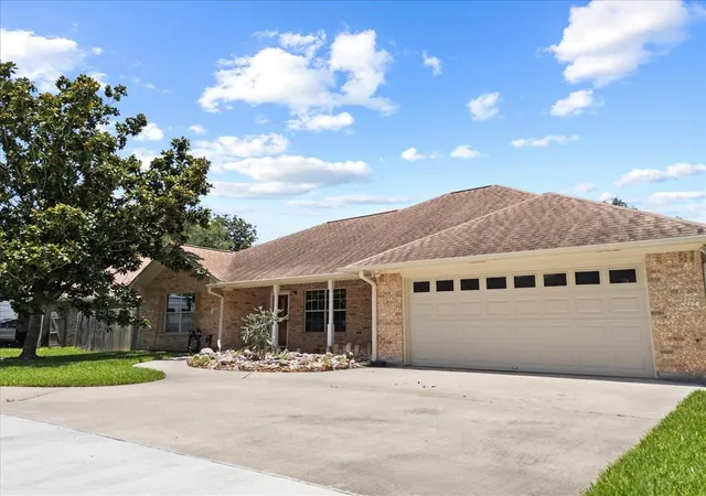 2nd image of 607 Sharondoah Dr, Highlands, TX 77562 | MLS# 33974344