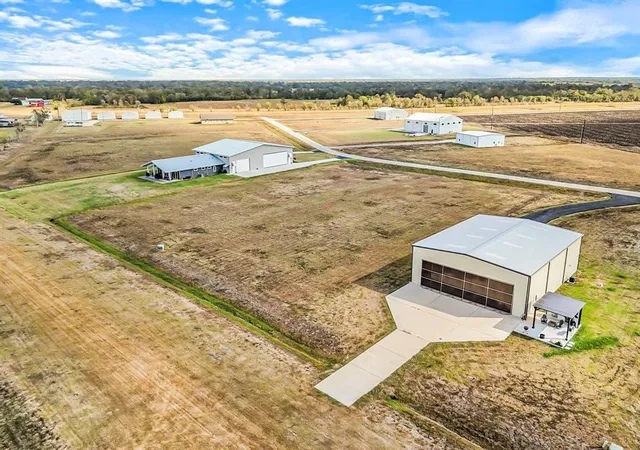 4th image of 7787 Meteor Dr, Sealy, TX 77474 | MLS# 7475593