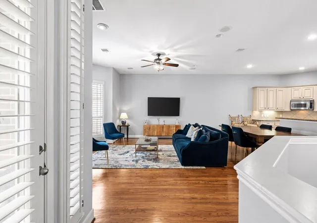 Photo 2 of Townhouse for sale at 1010 Studer St, Houston, TX 77007 | MLS# 35150968 | Listing updated on 2026-09-24