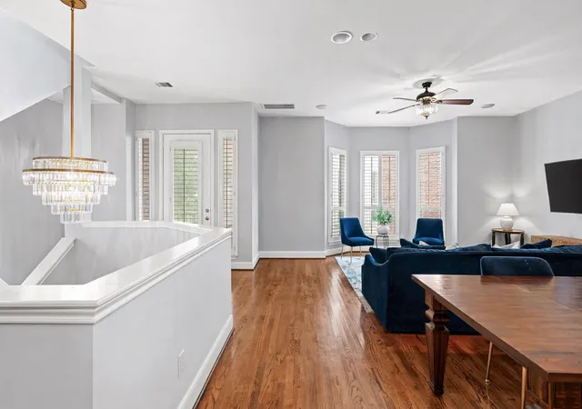 Photo 3 of Townhouse for sale at 1010 Studer St, Houston, TX 77007 | MLS# 35150968 | Listing updated on 2026-09-24
