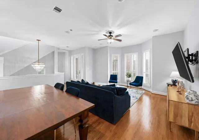 Photo 4 of Townhouse for sale at 1010 Studer St, Houston, TX 77007 | MLS# 35150968 | Listing updated on 2026-09-24