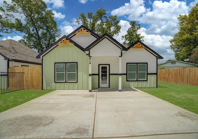 Photo 1 of Single family home for sale at 5919 Rietta St, Houston, TX 77016 | MLS# 98994361 | Listing updated on 2026-08-30