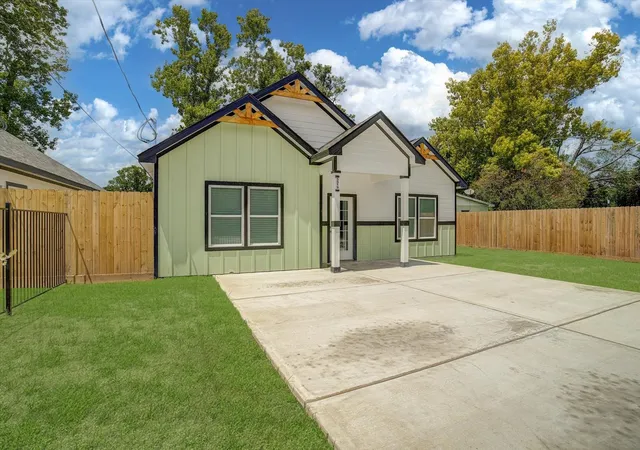 Photo 2 of Single family home for sale at 5919 Rietta St, Houston, TX 77016 | MLS# 98994361 | Listing updated on 2026-08-30