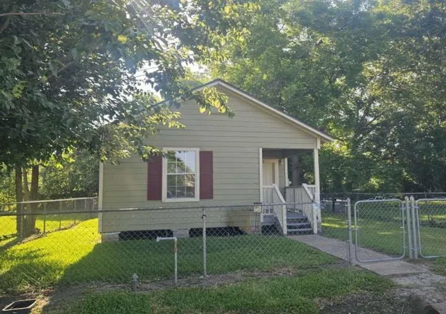 Photo 1 of Sale Pending at 4520 Falls St, Houston, TX 77026 | MLS# 20747160 | Listing updated on 2026-07-04