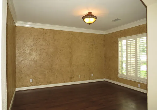 2nd image of 13322 Castlecombe Dr, Houston, TX 77044 | MLS# 67721183