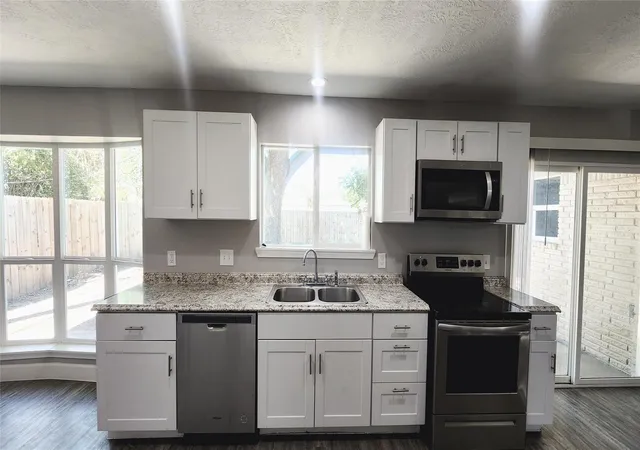 4th image of 4126 Worrell Dr, Houston, TX 77045 | MLS# 12038616