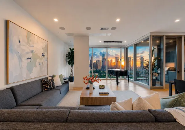 1st image of 1711 Allen Pkwy #2705, Houston, TX 77019 | MLS# 19438760