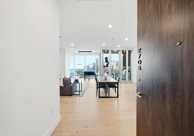 2nd image of 1711 Allen Pkwy #2705, Houston, TX 77019 | MLS# 19438760