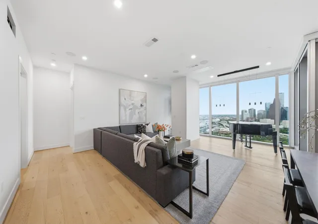 4th image of 1711 Allen Pkwy #2705, Houston, TX 77019 | MLS# 19438760