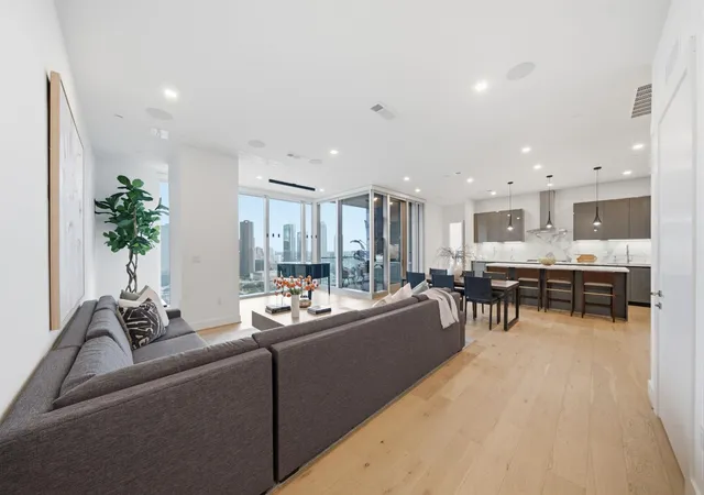 5th image of 1711 Allen Pkwy #2705, Houston, TX 77019 | MLS# 19438760