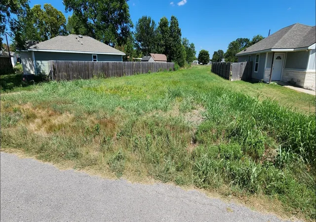 image of 00 Sycamore St, Hearne, TX 77589 | MLS# 36048491