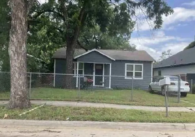 1st image of 2909 Fitzhugh Ave, Fort Worth, TX 76105 | MLS# 24501794