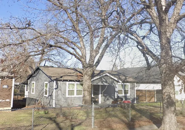 2nd image of 2909 Fitzhugh Ave, Fort Worth, TX 76105 | MLS# 24501794