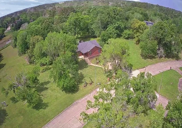 Photo 2 of Sale Pending at 5366 Appleblossom Ln, Friendswood, TX 77546 | MLS# 20815693 | Listing updated on 2026-09-19