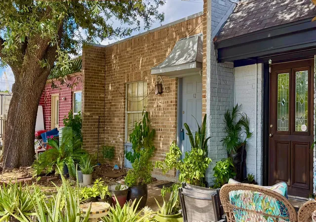 Homes for sale in Houston, TX | 1405 Shadowdale Dr #12, Houston, TX 77043 | MLS# 56730126