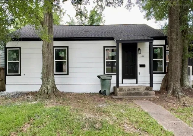 Photo 2 of Townhouse for sale at 2565 Pecos St, Beaumont, TX 77702 | MLS# 40130463 | Listing updated on 2026-08-26