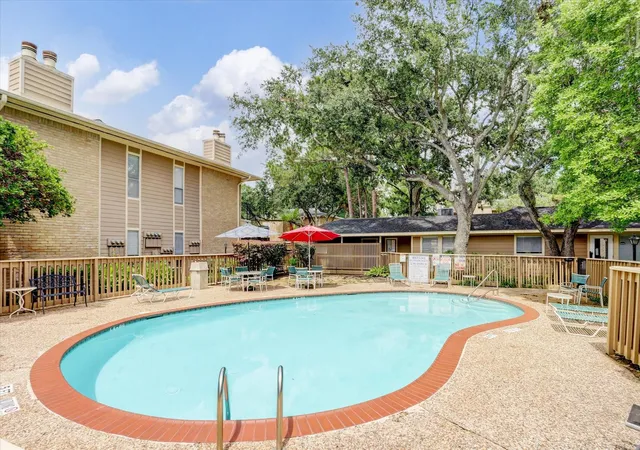 2nd image of 702 Bering Dr, Houston, TX 77057