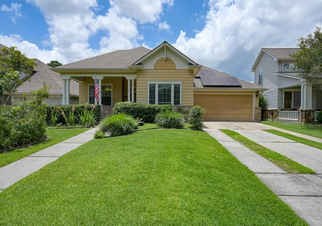 Homes for sale in The Woodlands, TX | 74 W Tapestry Park Cir, The Woodlands, TX 77381 | MLS# 24323309