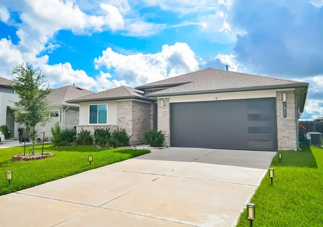 Photo 2 of Single family home for sale at 7823 Brushwood Dr, Rosharon, TX 77583 | MLS# 34445039 | Listing updated on 2026-08-01