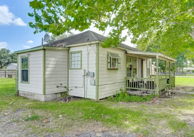 Photo 2 of Sale Pending at 1104 Mabry Rd, Baytown, TX 77520 | MLS# 78441250 | Listing updated on 2026-09-03