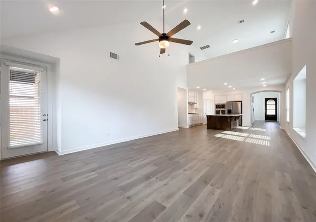 Photo 3 of Single family home for sale at 118 Neches Nook Ct, Conroe, TX 77304 | MLS# 91669577 | Listing updated on 2026-09-10