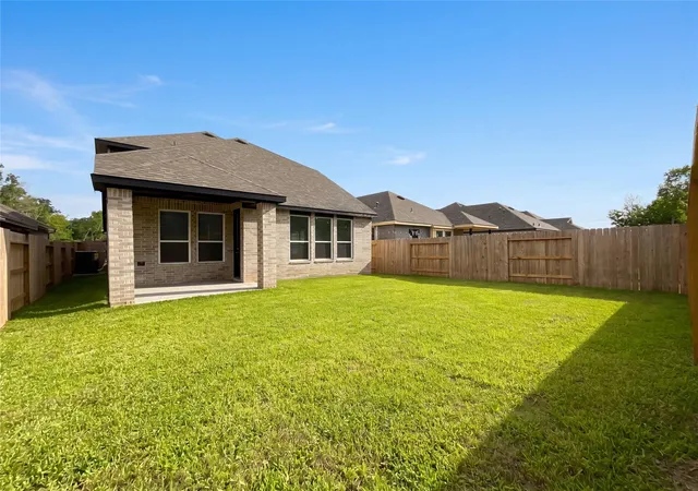 Photo 4 of Single family home for sale at 118 Neches Nook Ct, Conroe, TX 77304 | MLS# 91669577 | Listing updated on 2026-09-10