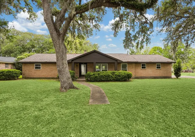 2nd image of 1107 Hallie St, Sweeny, TX 77480 | MLS# 44510390