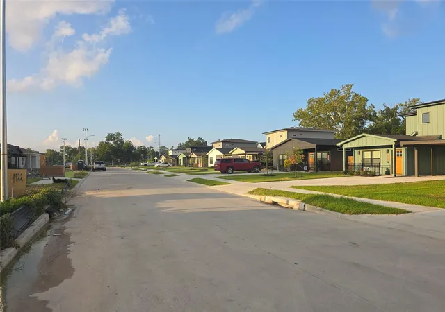 5th image of 9907 Dipping Brook St, Houston, TX 77076 | MLS# 41206584