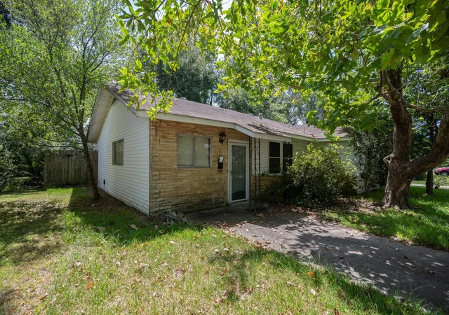 Photo 1 of Sale Pending at 104 Britton Dr, Silsbee, TX 77656 | MLS# 71699485 | Listing updated on 2026-09-27