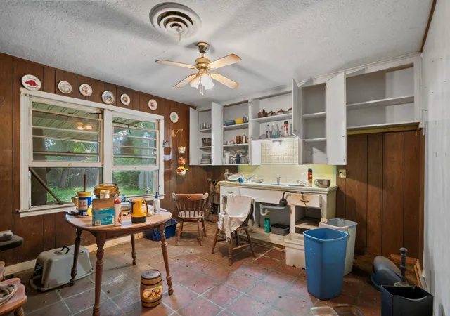 Photo 3 of Sale Pending at 104 Britton Dr, Silsbee, TX 77656 | MLS# 71699485 | Listing updated on 2026-09-27