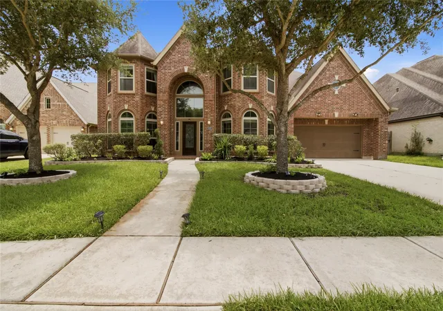 Homes for sale in Pearland, TX | 2405 Barton Shores Dr, Pearland, TX 77584 | MLS# 40906614