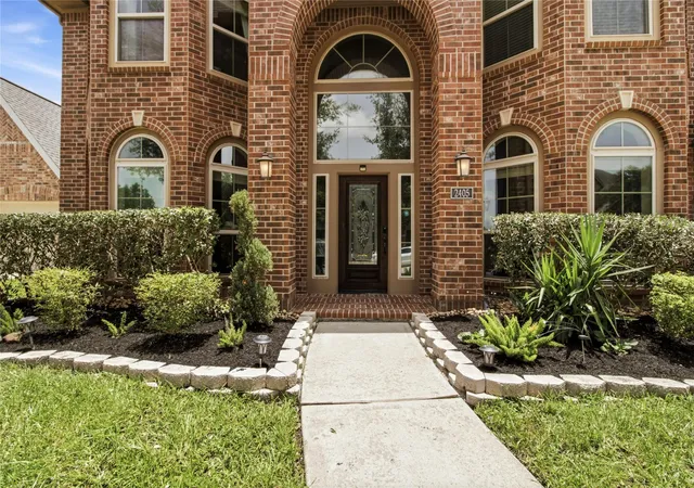 Homes for sale in Pearland, TX | 2405 Barton Shores Dr, Pearland, TX 77584 | MLS# 40906614