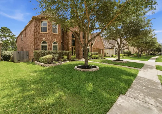 Homes for sale in Pearland, TX | 2405 Barton Shores Dr, Pearland, TX 77584 | MLS# 40906614