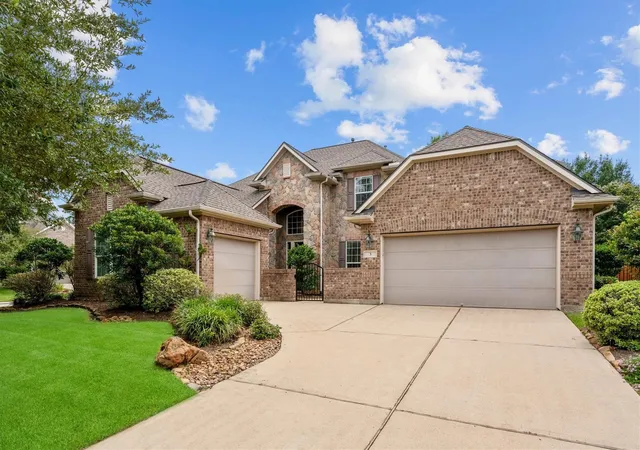 Photo 2 of Sale Pending at 3 Indigo Bunting Pl, Spring, TX 77389 | MLS# 22906782 | Listing updated on 2026-09-09