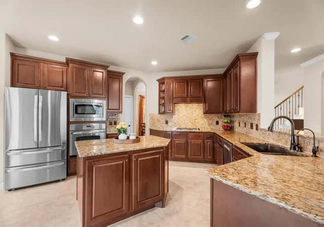 Photo 3 of Sale Pending at 3 Indigo Bunting Pl, Spring, TX 77389 | MLS# 22906782 | Listing updated on 2026-09-09