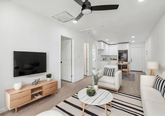 Photo 2 of Multi family home for sale at 306 E 40th 1/2 St, Houston, TX 77018 | MLS# 48496571 | Listing updated on 2026-09-18