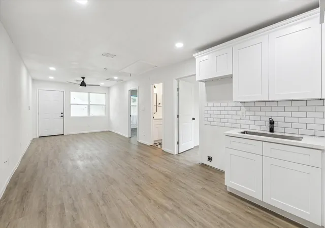 Photo 3 of Multi family home for sale at 306 E 40th 1/2 St, Houston, TX 77018 | MLS# 48496571 | Listing updated on 2026-09-18