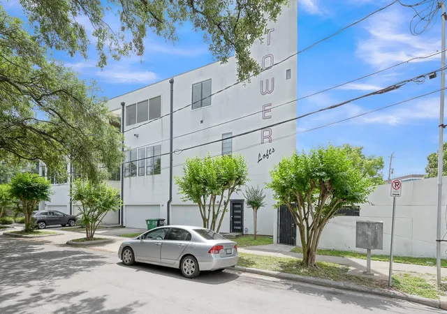Photo 2 of Sale Pending at 1221 Missouri St #3, Houston, TX 77006 | MLS# 50347099 | Listing updated on 2026-09-02