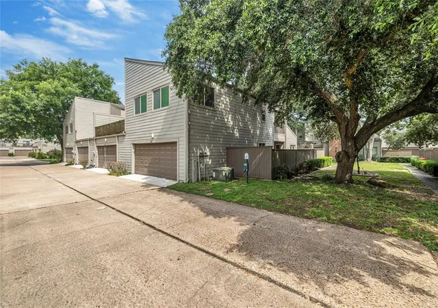 2nd image of 1621 Prairie Mark Ln, Houston, TX 77077 | MLS# 26601878