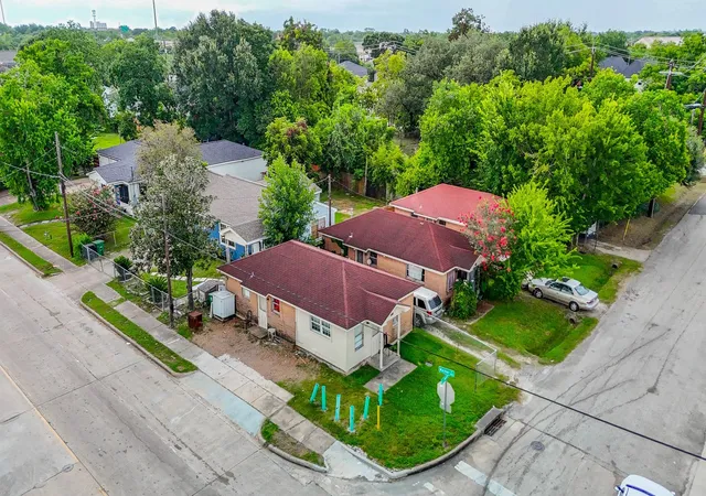 Photo 2 of Multi family home for sale at 7523 La Salette St, Houston, TX 77021 | MLS# 41992685 | Listing updated on 2026-08-19