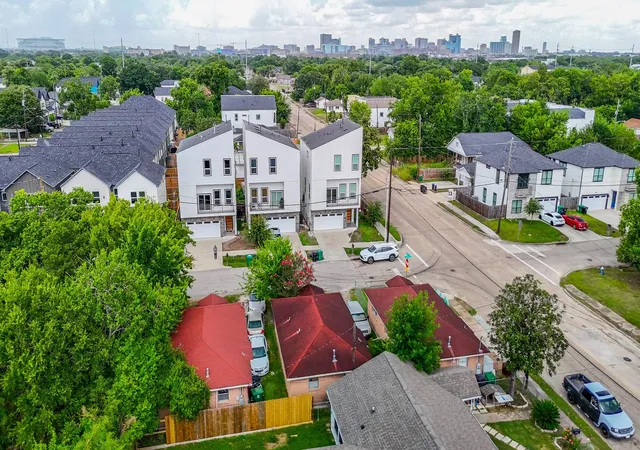 Photo 3 of Multi family home for sale at 7523 La Salette St, Houston, TX 77021 | MLS# 41992685 | Listing updated on 2026-08-19