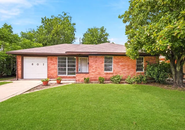 1st image of 807 E 43rd St, Houston, TX 77022 | MLS# 66957621