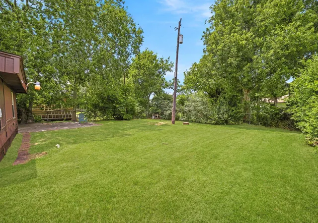 27th image of 807 E 43rd St, Houston, TX 77022 | MLS# 66957621
