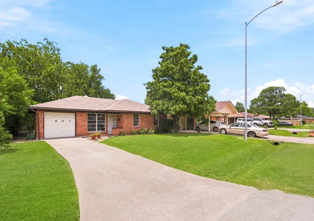 3rd image of 807 E 43Rd St, Houston, TX 77022 | MLS# 66957621