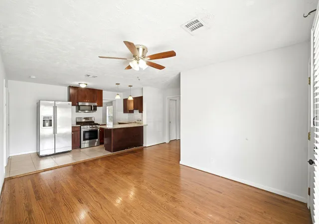 5th image of 807 E 43Rd St, Houston, TX 77022 | MLS# 66957621